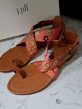 NWT J. Jill Coral Embroidered Floral Toe-Loop Sandals with Brown Footbed